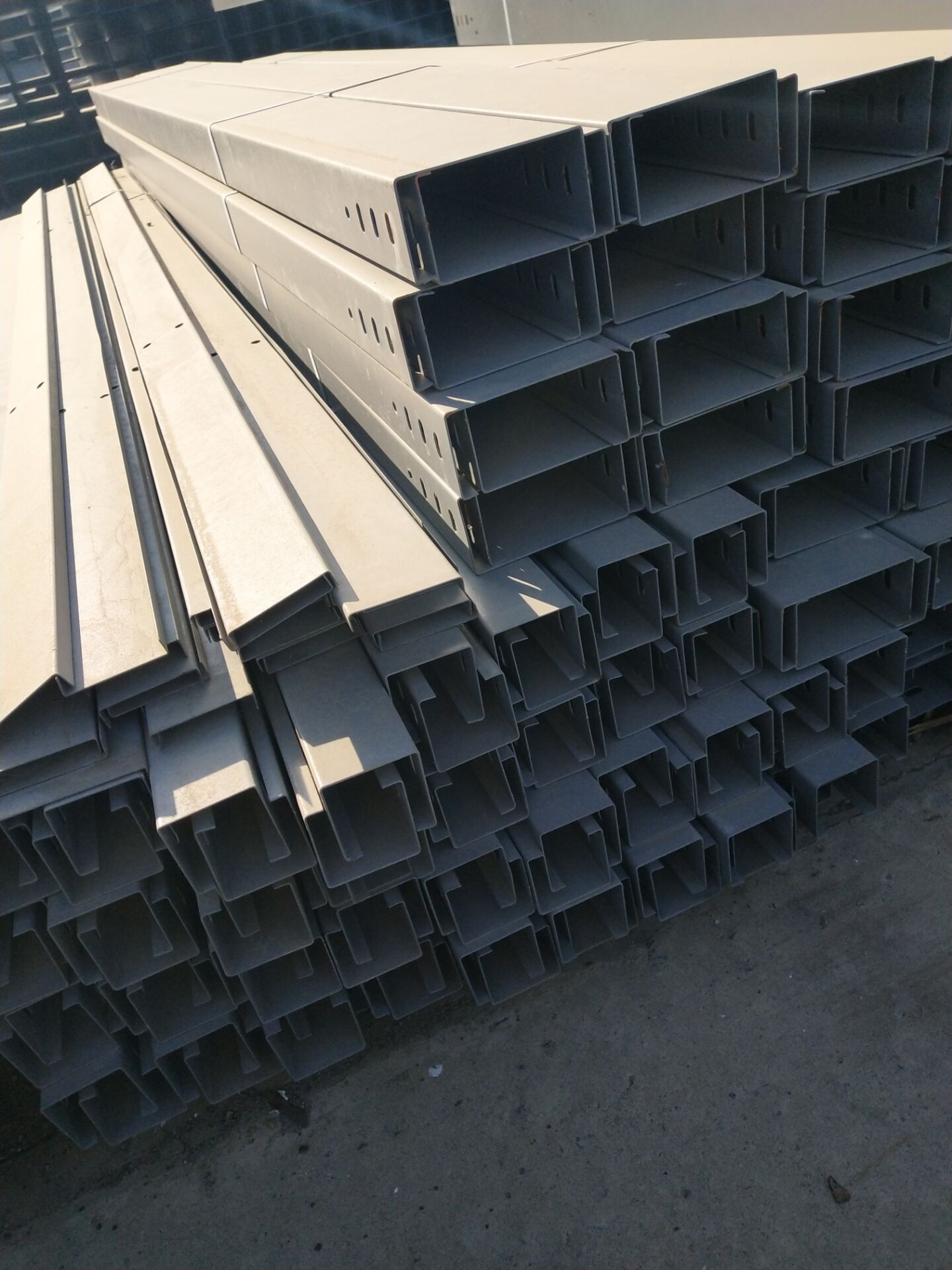 電纜橋架選購指南 鍍鋅、防火、熱浸鋅槽式與彎頭產(chǎn)品全面解析